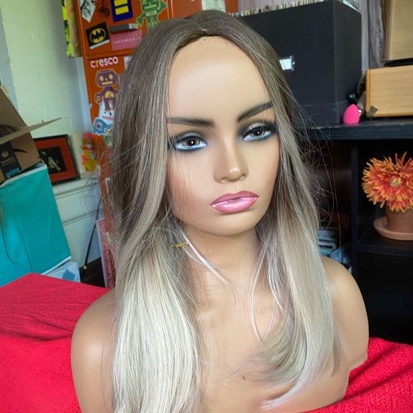 Gorgeous face-framing ombre blonde-brown wig! - Picture 11 of 11